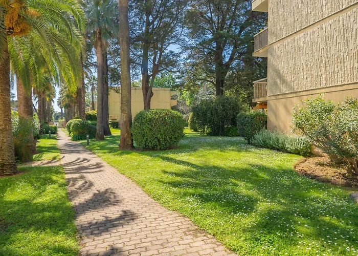 Spacious Apartment At A 5 Min Walk From The Beach
